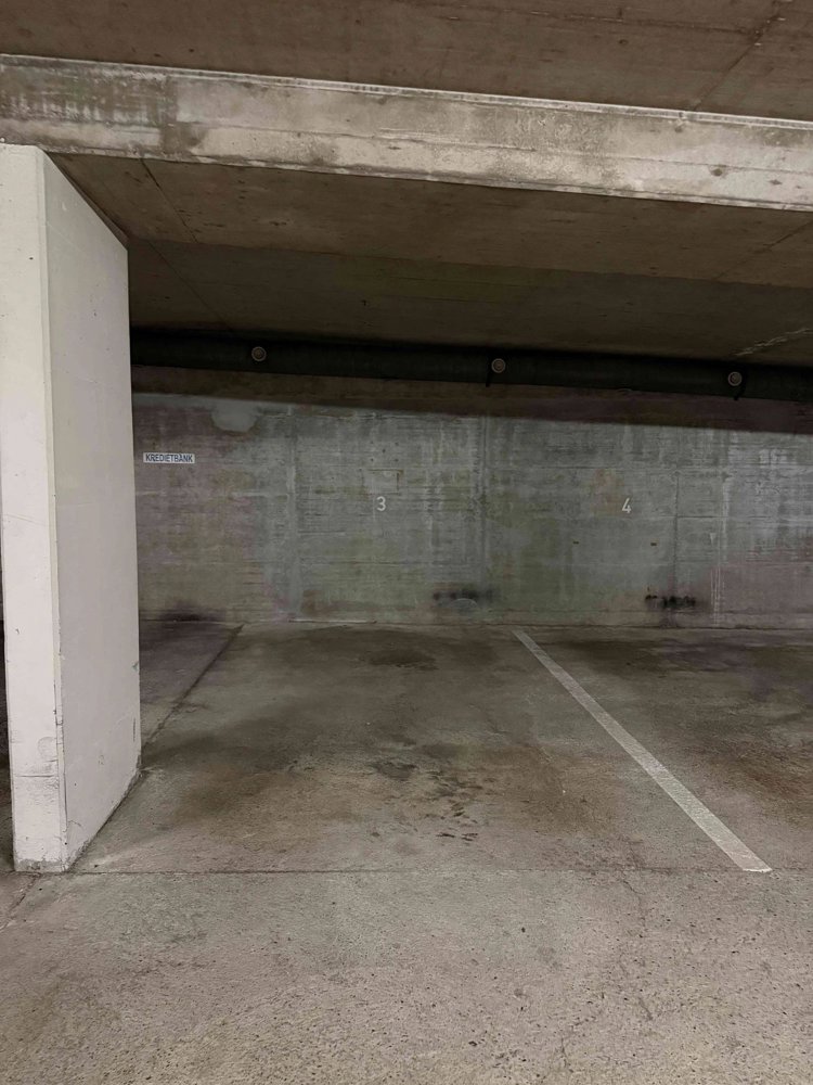 null rooms Car park, garage for rent in Basel - image 1/2