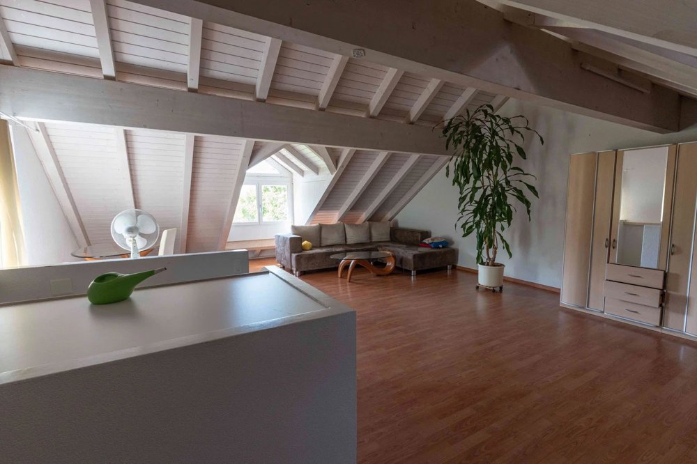 6.5 rooms House to buy in Schübelbach - image 1/5