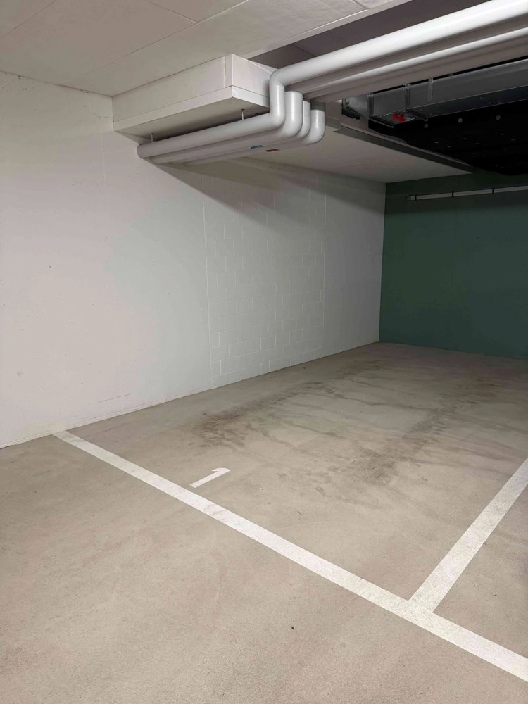 null rooms Car park, garage for rent in Niederglatt ZH - image 1/1