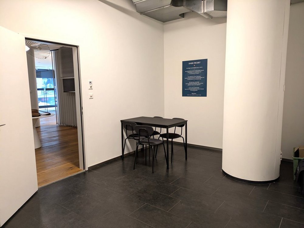 null rooms Office & Commercial for rent in Bâle - image 1/3