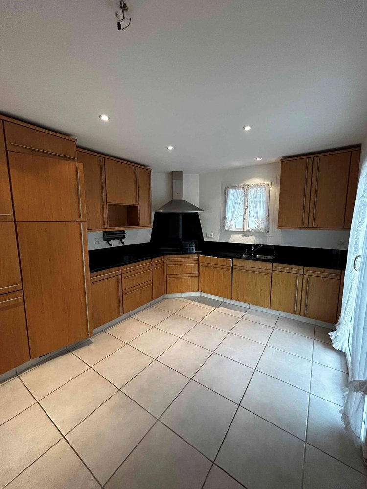 7 rooms House to buy in Strengelbach - image 1/6