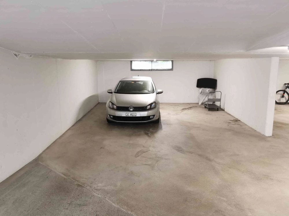 null rooms Car park, garage for rent in Lachen SZ - image 1/1
