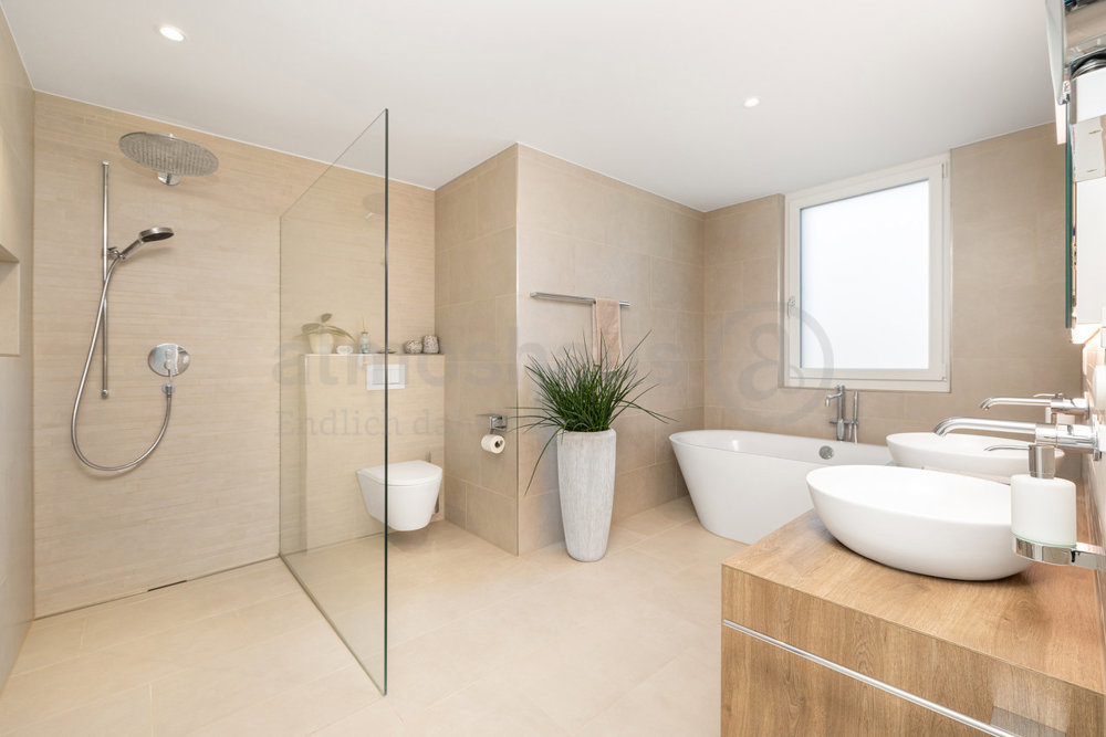 Casa di 6 locali in vendita a Meiringen - immagine 1/6
