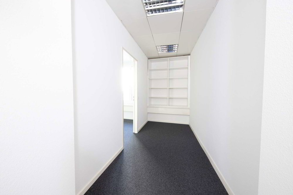 null rooms Office & Commercial for rent in Basel - image 1/8