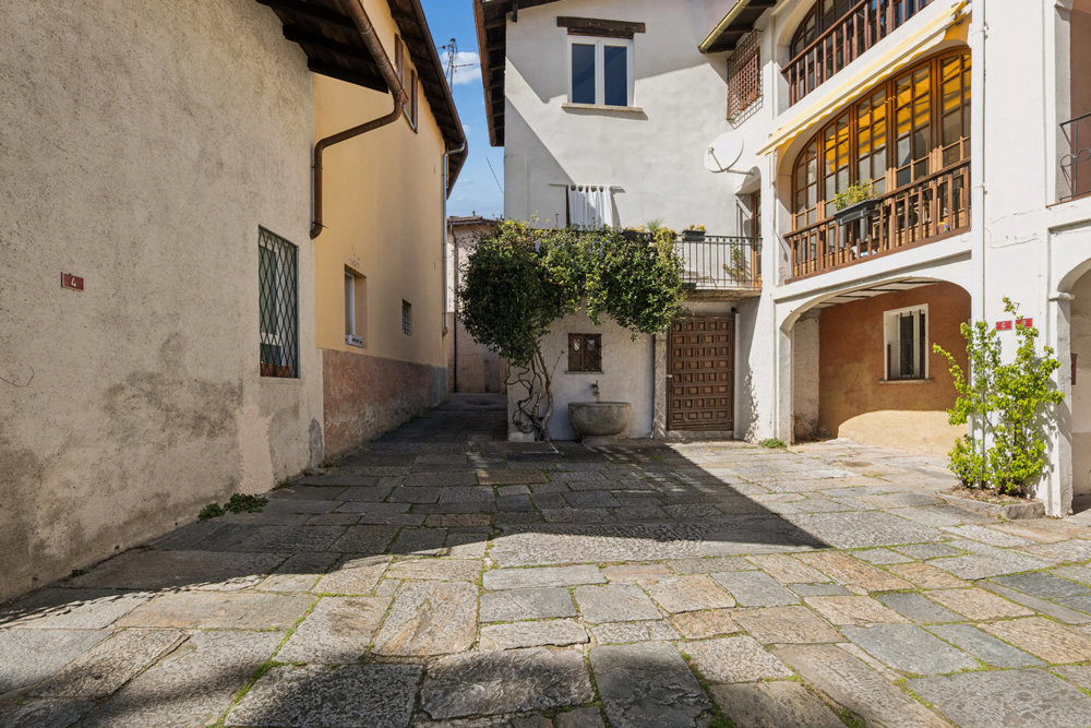Maison 18 pièces à acheter à Pura - image 1/13
