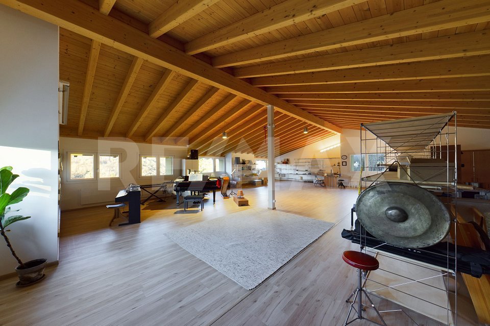 Casa di 6 locali in vendita a Purasca - immagine 1/13