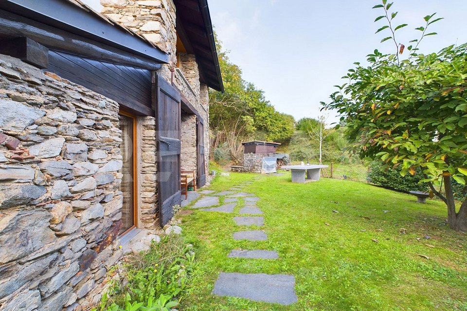 6 rooms House to buy in Arosio - image 1/13