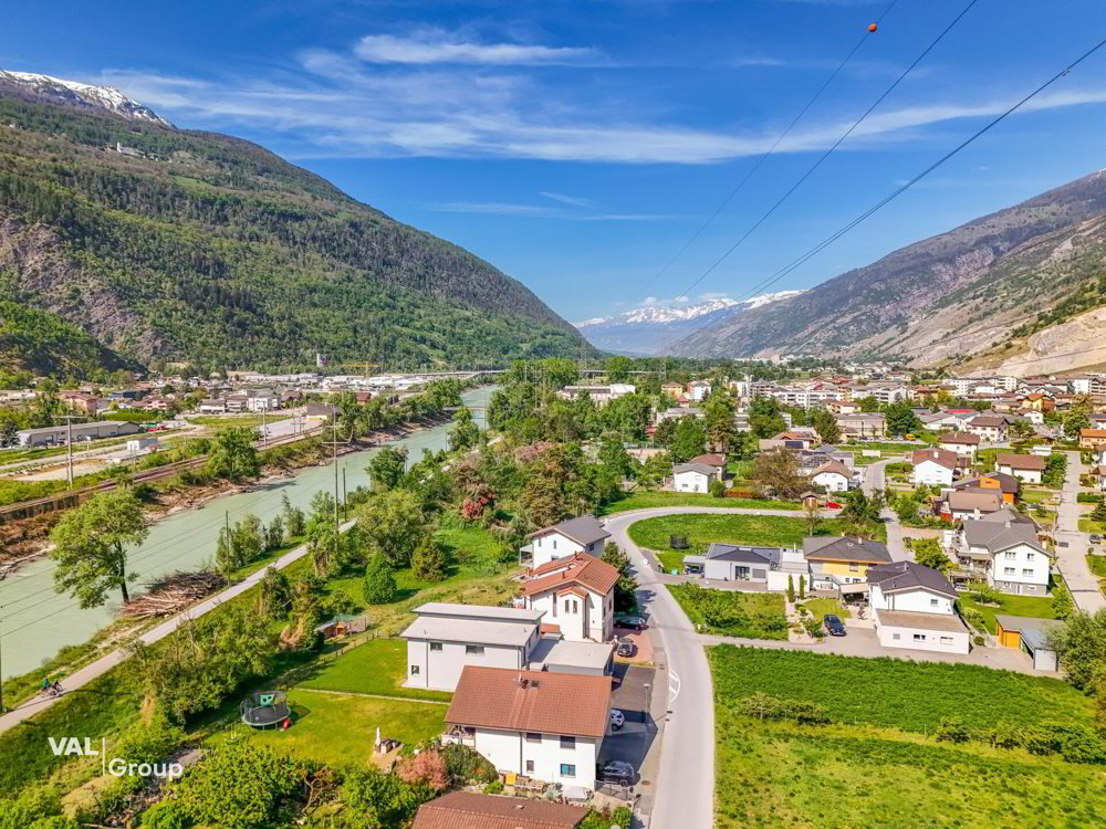 4 rooms Apartment to buy in Raron - image 1/11