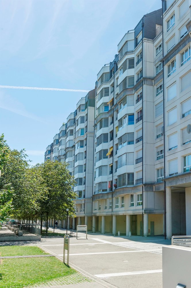 null rooms Car park, garage for rent in Ginevra - image 1/2
