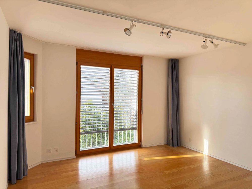 6 rooms House to buy in Arlesheim - image 1/7