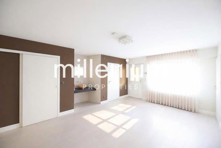 8 rooms House for rent in Onex - image 1/13