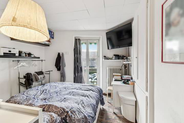 9 rooms Office & Commercial to buy in Bussigny - image 1/7