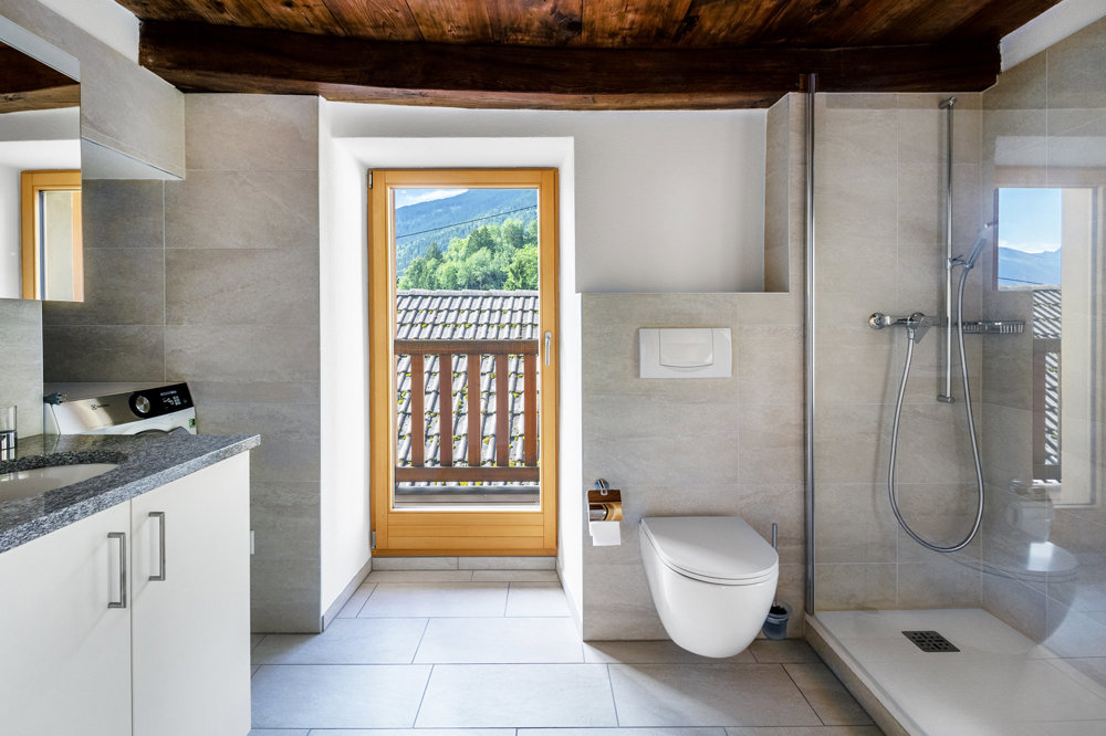 Casa di 5 locali in vendita a Leontica - immagine 1/13