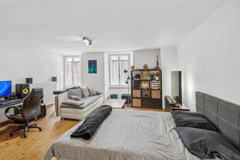 9 rooms Office & Commercial to buy in Ollon VD - image 1/13