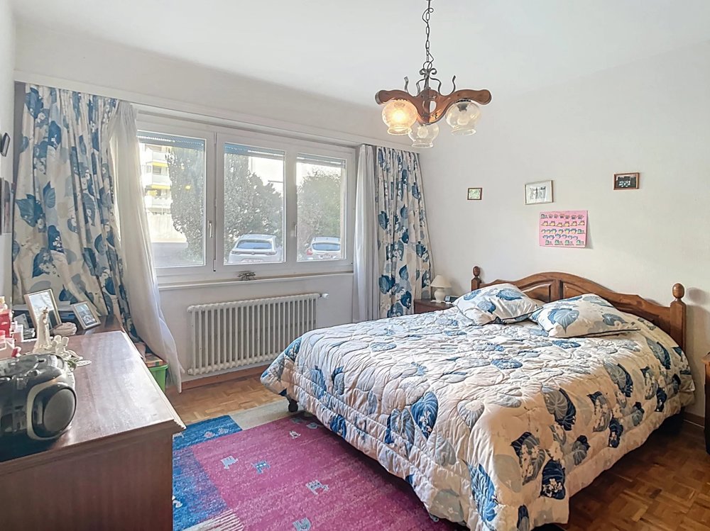 4 rooms Apartment to buy in Lausanne - image 1/11