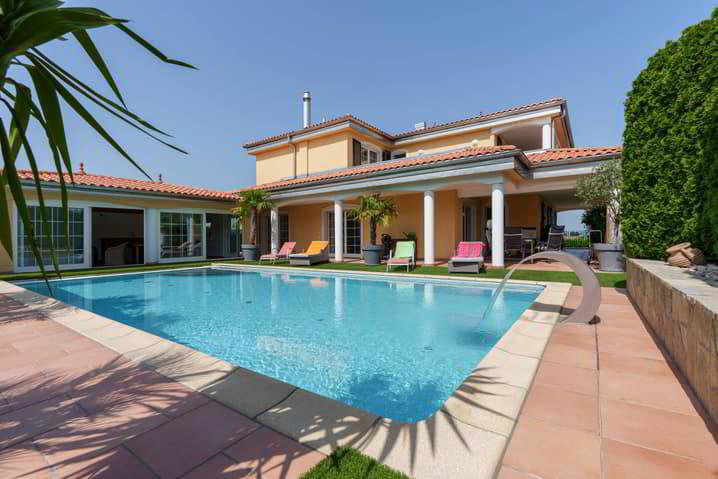 13 rooms House to buy in Granges-Paccot - image 1/1