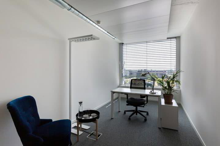 null rooms Office & Commercial for rent in Bussigny - image 1/7