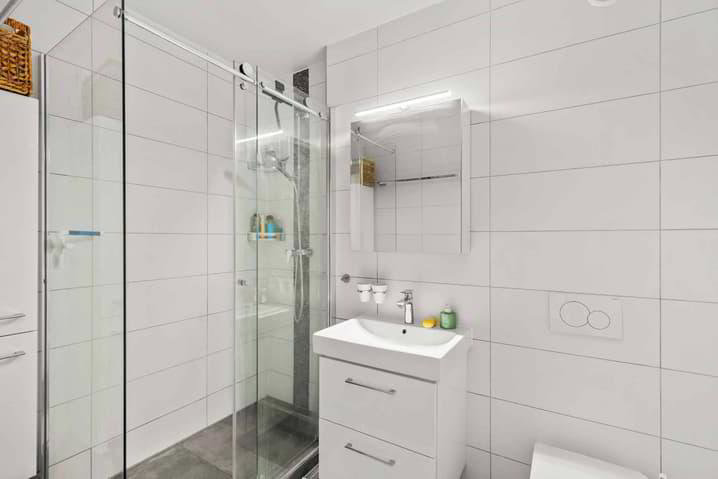 3 rooms Apartment to buy in Gland - image 1/13