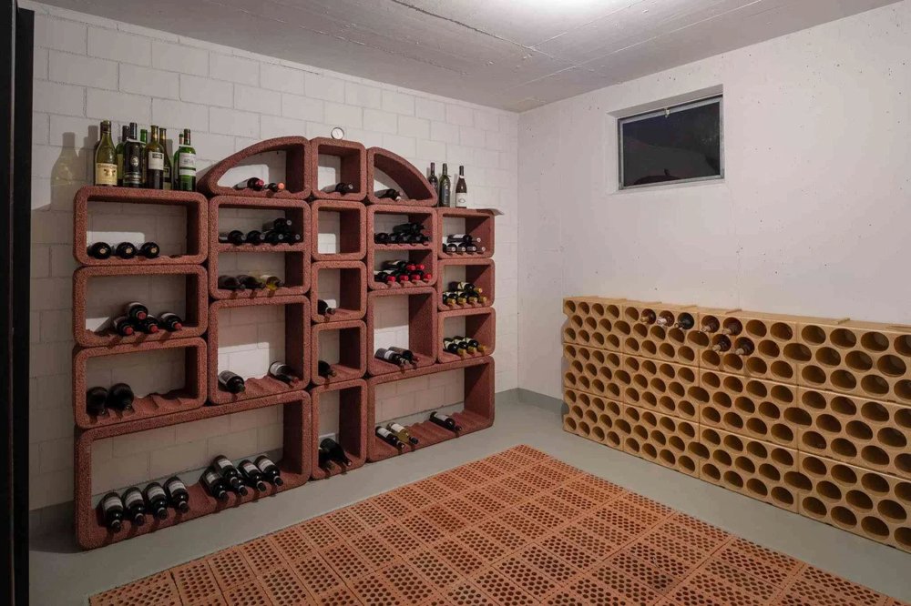 6.5 rooms House to buy in Gutenswil - image 1/13