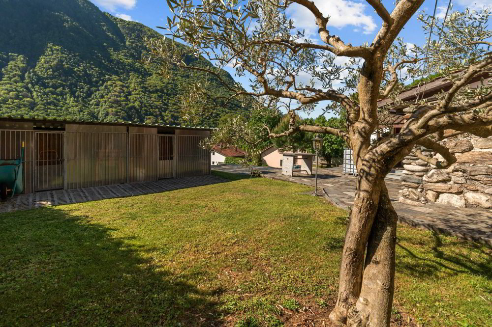 9 rooms House to buy in Lumino - image 1/27
