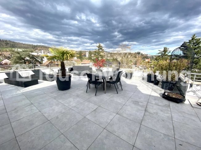 5 rooms Apartment for rent in Oberengstringen - image 1/1