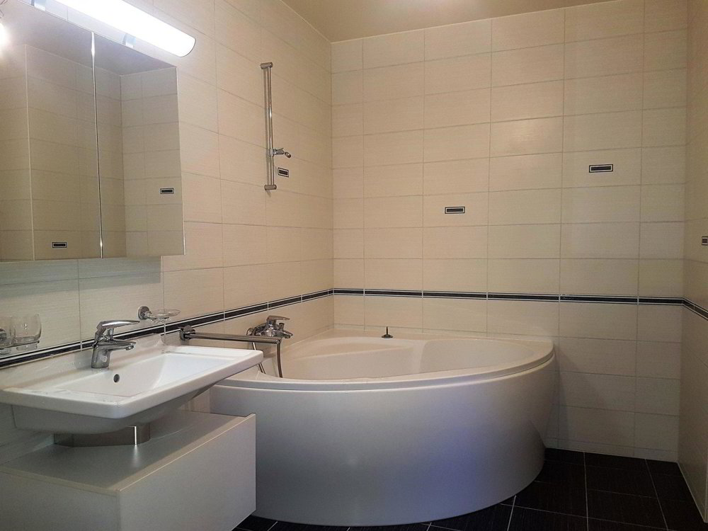 4 Zimmer Wohnung zu vermieten in Rolle - Bild 1/7