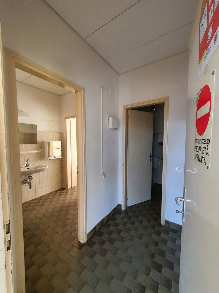 Ufficio & Commercio di 1 locali in affitto a Losone - immagine 1/2