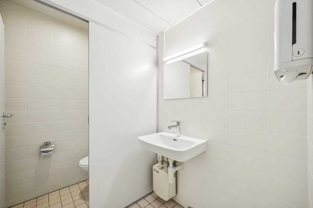 null rooms Office & Commercial for rent in Zürich - image 1/11