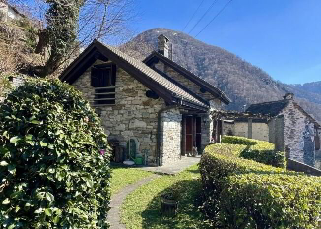 Casa di null locali in vendita a Vogorno - immagine 1/1