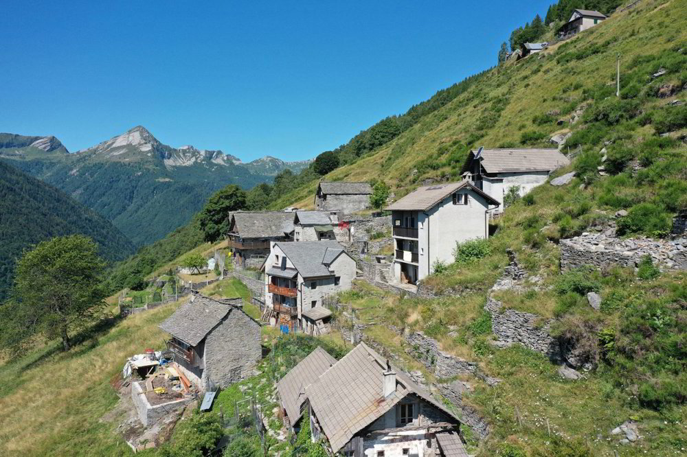 Casa di 6 locali in vendita a Spruga - immagine 1/9