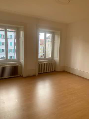 Appartement 2.5 pièces à louer à La Chaux-de-Fonds - image 1/6