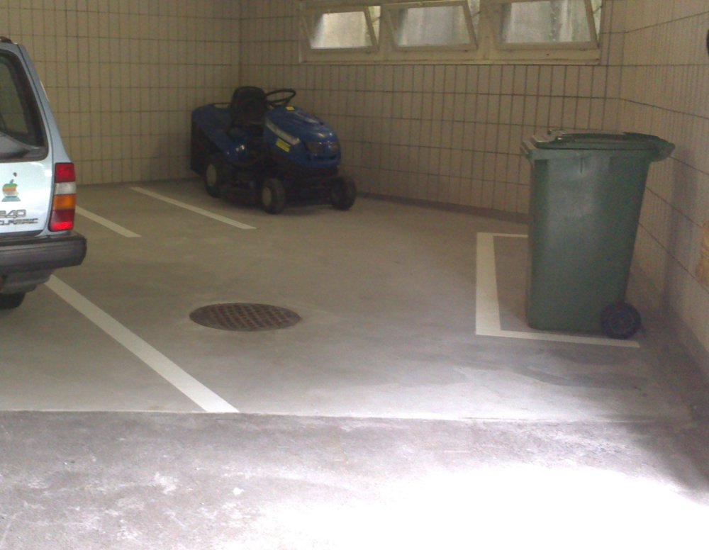 null rooms Car park, garage for rent in Baar - image 1/2