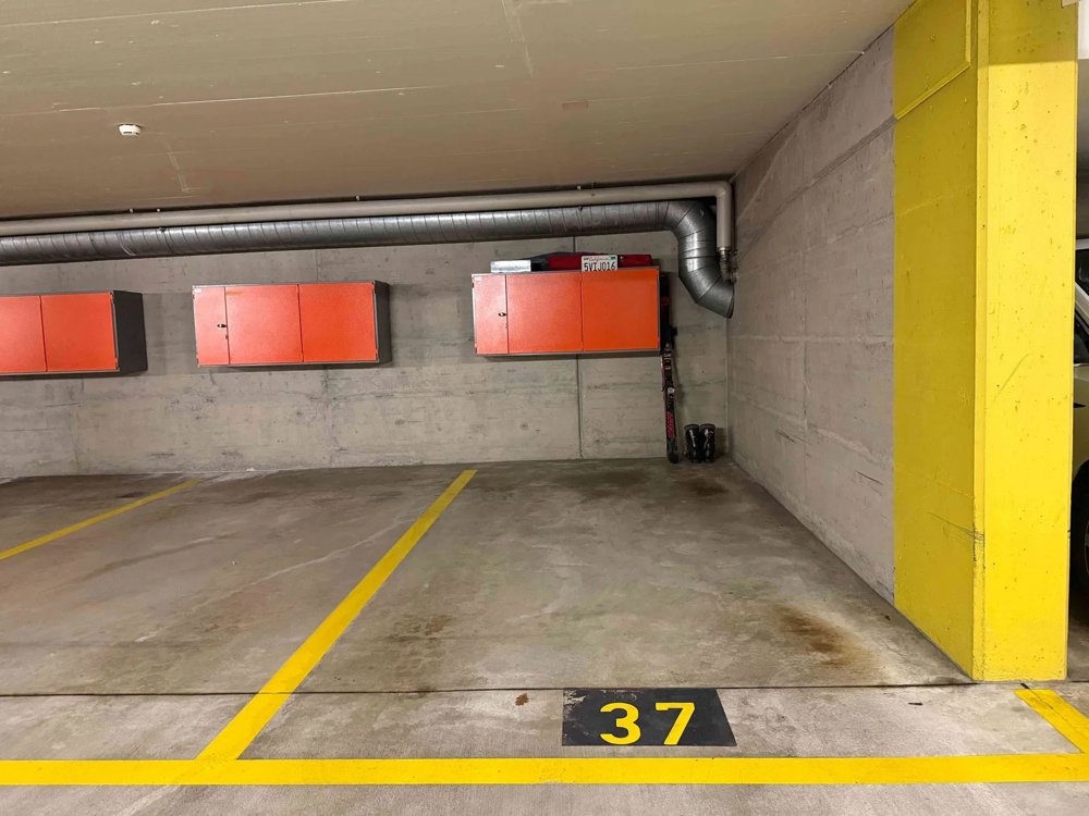 Parking, garage null pièces à louer à Rapperswil SG - image 1/2