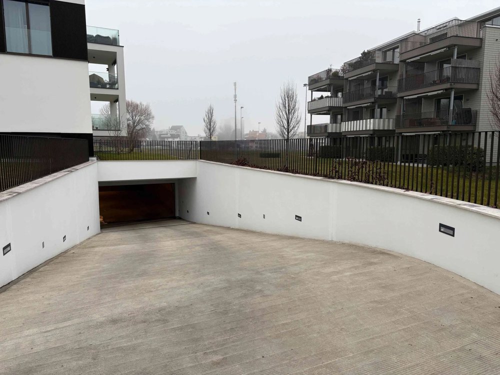 null rooms Car park, garage for rent in Dietikon - image 1/3