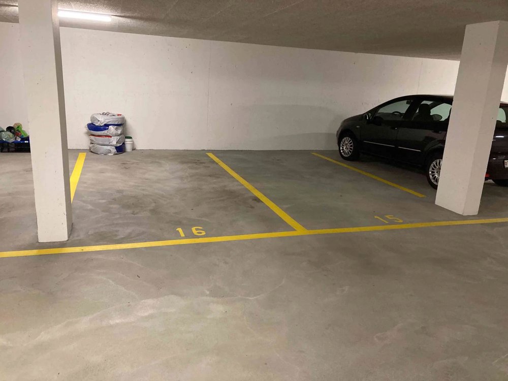 null rooms Car park, garage for rent in Güttingen - image 1/1