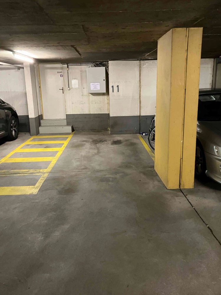 null rooms Car park, garage for rent in Zurich - image 1/3