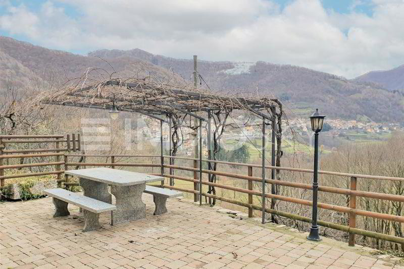 4 rooms House to buy in Muggio - image 1/5