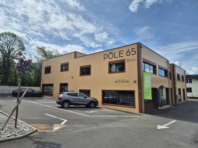 2 rooms Office & Commercial to buy in Savièse - image 1/10