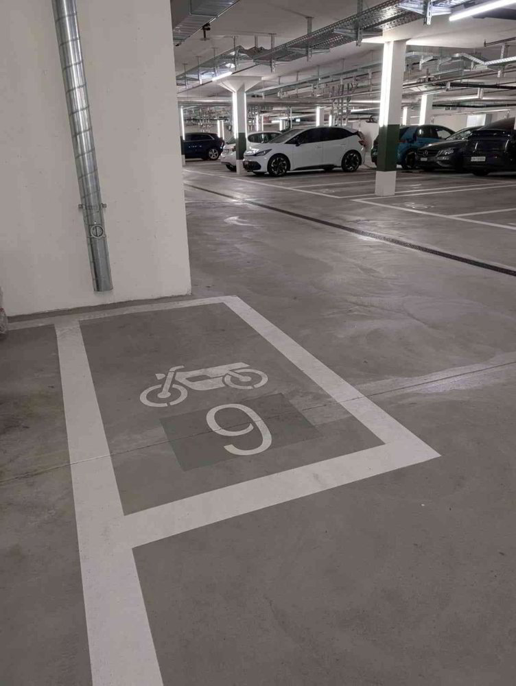 Parcheggio, garage di null locali in vendita a Zürich - immagine 1/2