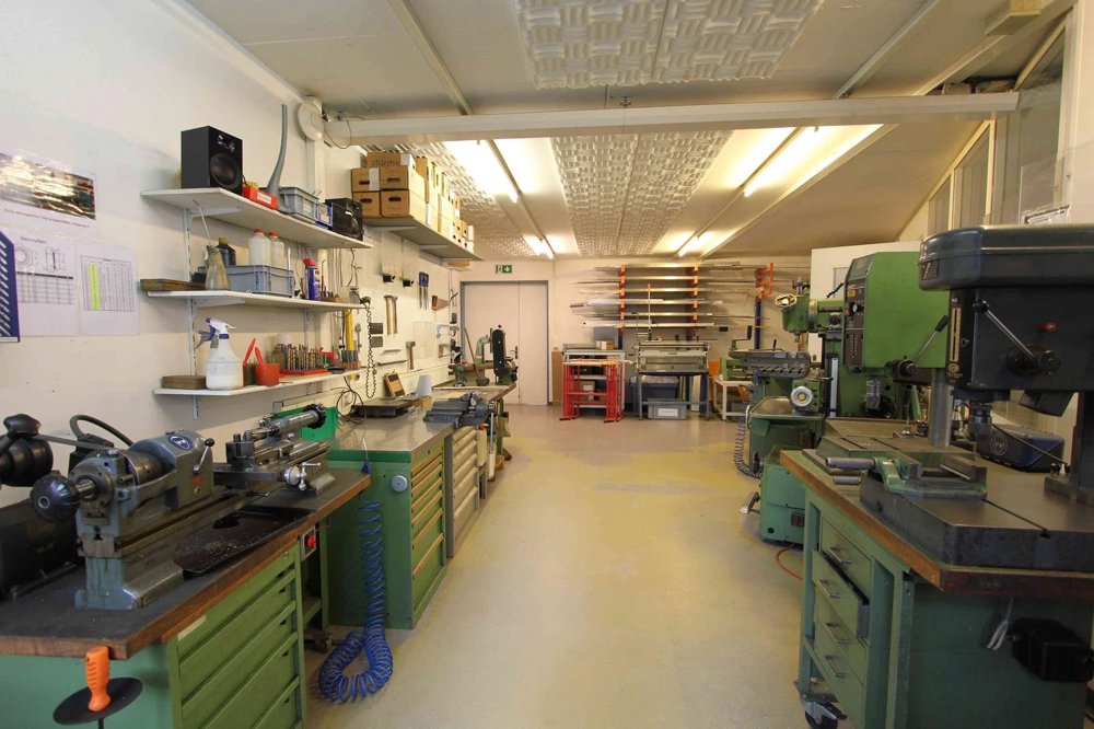 8 rooms Office & Commercial to buy in Steinhausen - image 1/13