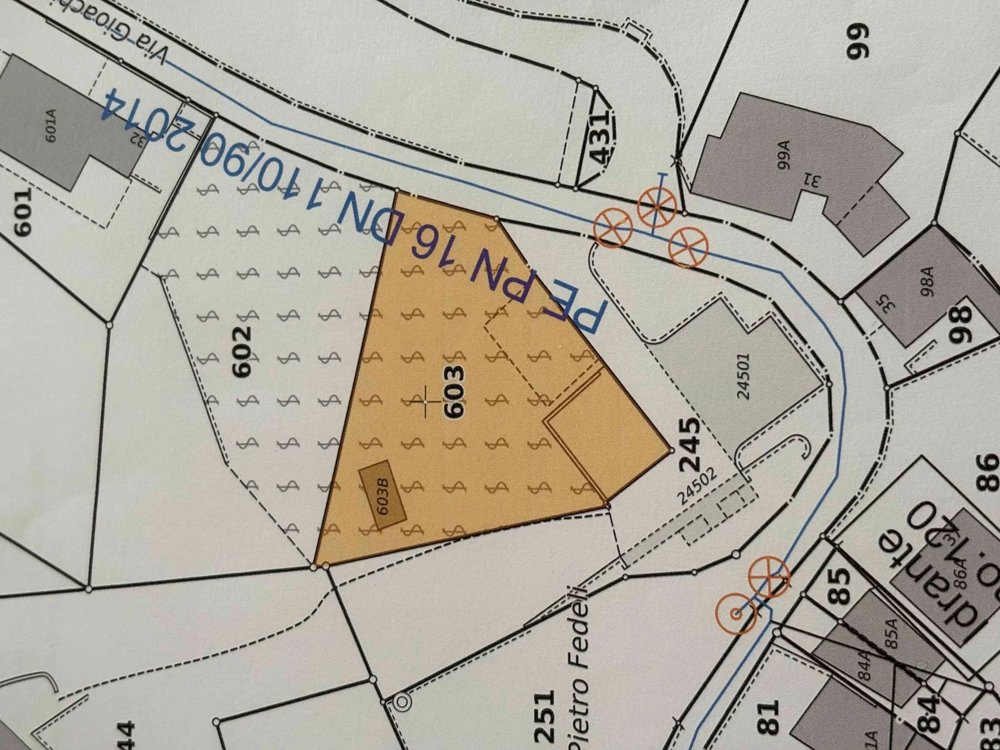 Terreno di null locali in vendita a Caviano - immagine 1/12