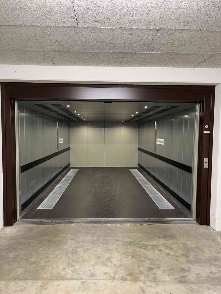 null rooms Car park, garage for rent in Zürich - image 1/3