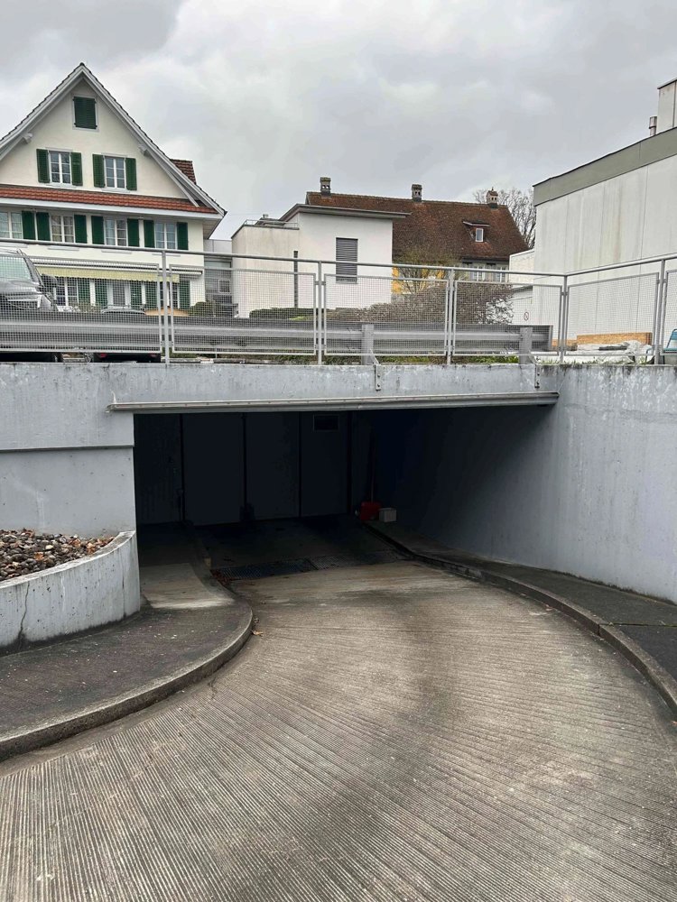 null rooms Car park, garage for rent in Baar - image 1/5