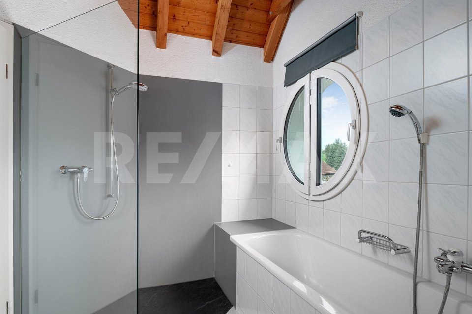 5 rooms House to buy in Bauma - image 1/13