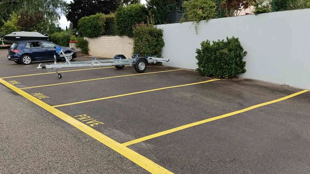 null rooms Car park, garage for rent in St-Prex - image 1/2