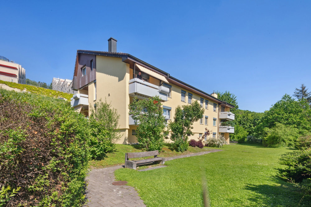 4 rooms Apartment to buy in Winterthour - image 1/13