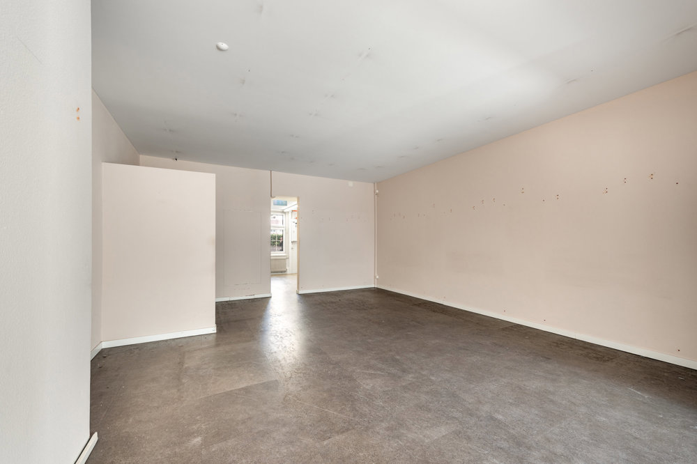 null rooms Office & Commercial for rent in Zugo - image 1/10