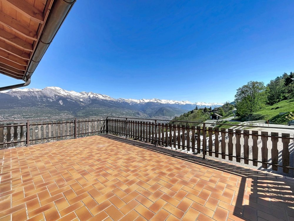 7 rooms House to buy in Les Agettes - image 1/13