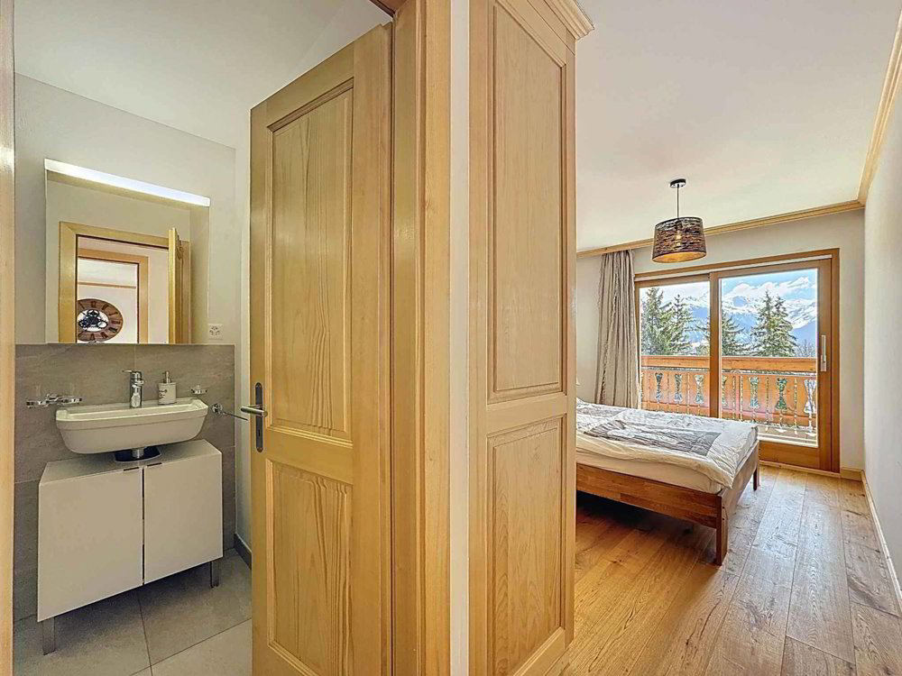4 rooms Apartment to buy in Crans-Montana - image 1/11
