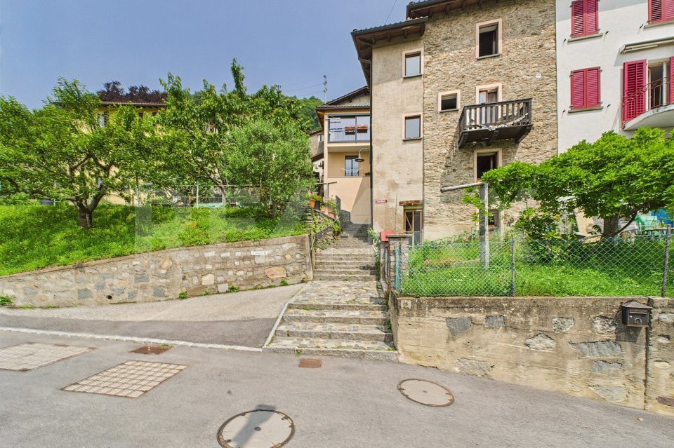 Maison 4 pièces à acheter à Bidogno - image 1/13